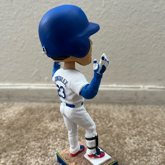 Bobblehead - Picture 8 of 13